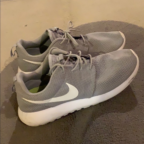nike roshe gym shoes